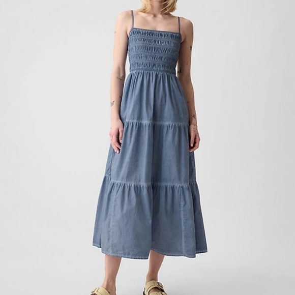 Gap Smocked Tiered Midi Dress - Picture 1 of 8